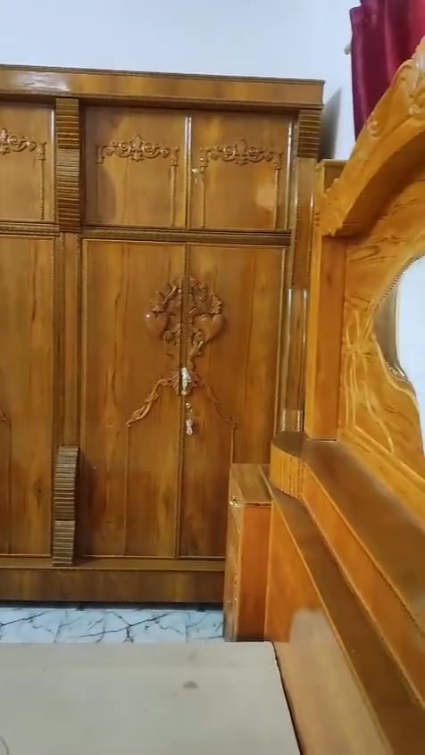 غرفه البيع صارلي شهر من مشتريها نجاره ثقيل حت محد نايم بيه غرفه حاله من صوره سعرها مليون ٣٠٠مكاني شطره هذا رقمي ***********
