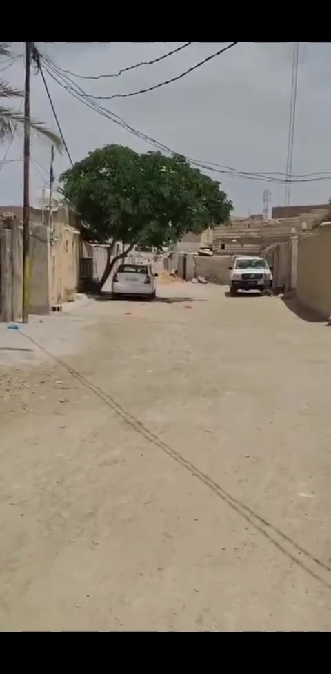 سلام عليكم 
دار للبيع المساحه 300متر 🤲🏻🤲🏻🤲🏻
#اساس تجعيب
#بناء بلوك 
#سقف عكاده 
3غرفه صاله مطبخ استقبال صحيات 🏢🏢🏢
#العنوان الكوفه البراكيه شارع المعمل 
#السعر33مليون مع مجال 💵💵💵💵💵
#للاتصال***********واتساب ⚡⚡⚡⚡
