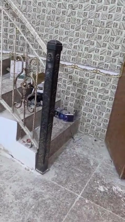 محجر حديد للبيع عوزه بس صبغ وحداد ينصبه الك مكاني الناصرية المركز قيم واخذه
رقمي ***********
