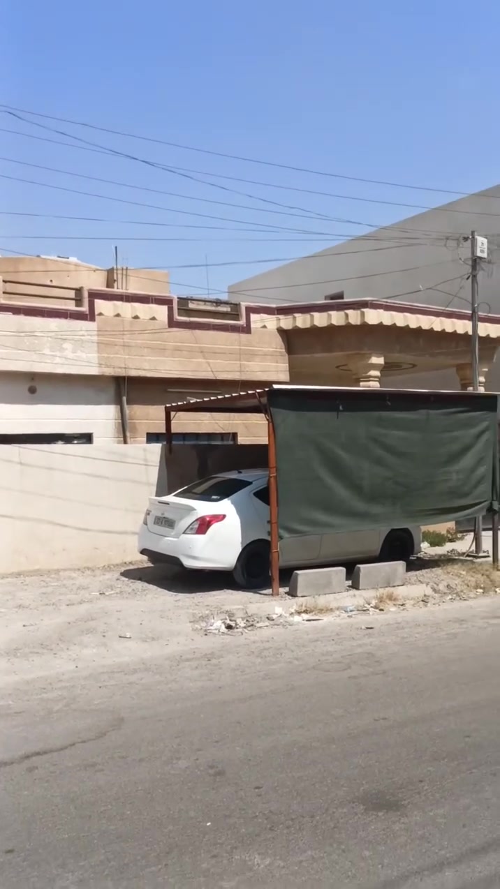 مشتملات للبيع🏠🏠 منطقة100دار👨‍💼👨‍💼
على شارع شبه تجاري قرب 
دائرة التسجيل العقاري مساحة 
300مترركن على شارع 15
وشارع 10 حاليا... مؤجرة 
600الف 
مكتب الشام للعقار 
***********
***********
