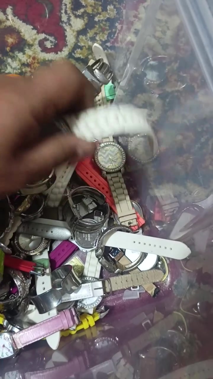 ساعة نسائية • ١٥٠ قطعة • بغداد