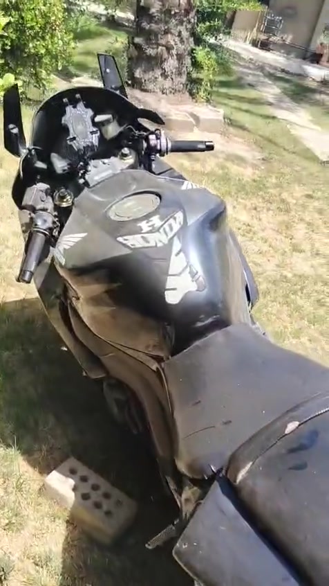 دراجه البيع نوع cbr1000rr كوم حديد سعر١٥ورقه و بيها مجال بيها نواقص بسيطه بغداد عنوان تواصل ***********
