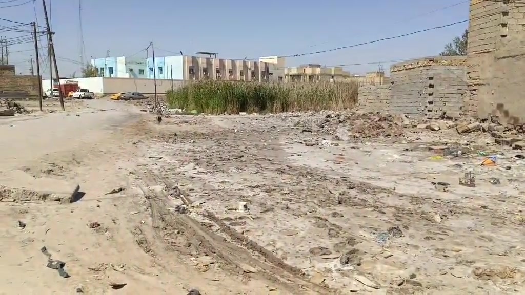 للبيع قطعة مساحته 375 قرب مركز الكرادي كافة الخدمات واصلته كهرباء وماي سعر 8 مليون بس صاحب القطعه متوازي على بيعته للتواصل الإتصال على ***********
