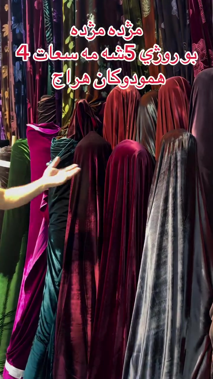 ملابس • بدون تفاصيل