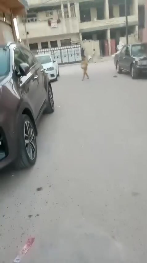 .الدار للبيع مكانه الشعب خلف الاطفائه طابو زراعي الواجه ٦وربع ونزال ٢٠يحتوتي ع استقبال ومطبخ فوك وجوه و٥غرف نوم  وحمامات عدد ٤ البيت كامل بناء حديث لاستفسار الاتصال ع ***********
