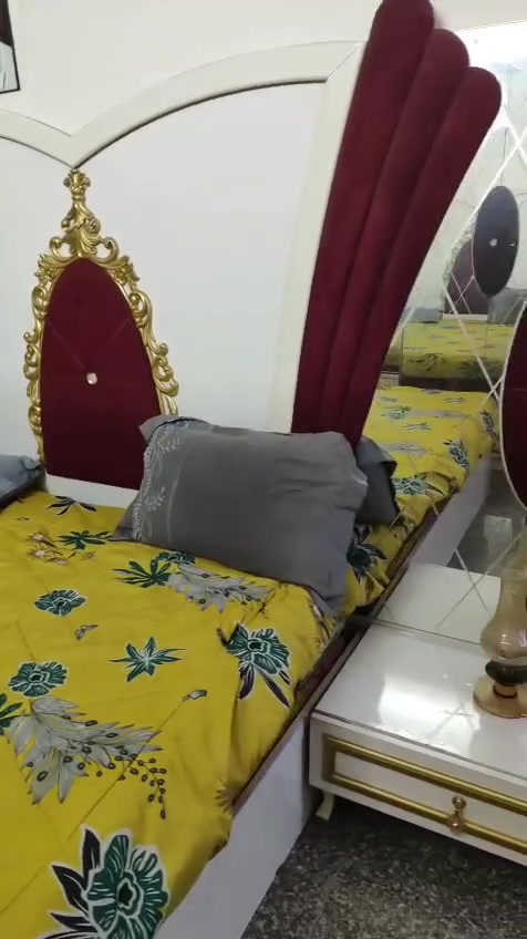 نظيفة كولش ٤٠٠ بيها مجال مكان بغداد الطالبيه ***********
