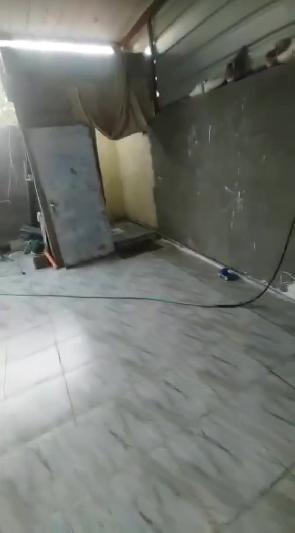 السلام عليكم عندي بيت للبيع نضيف كامل متكون من غرفة نوم واستقبال وصاله وصحيات كله بورسلين بناء جديد 60وبي مجال *********** متواجد وتساب
