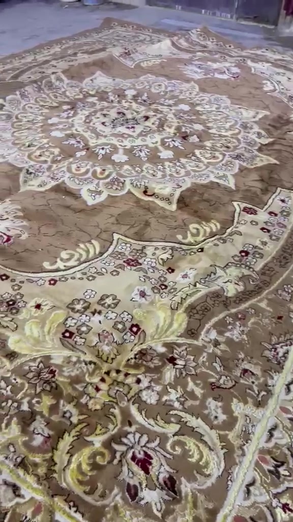 غراض للبيع المكان نجف حي العسكري شارع السبيس
***********
