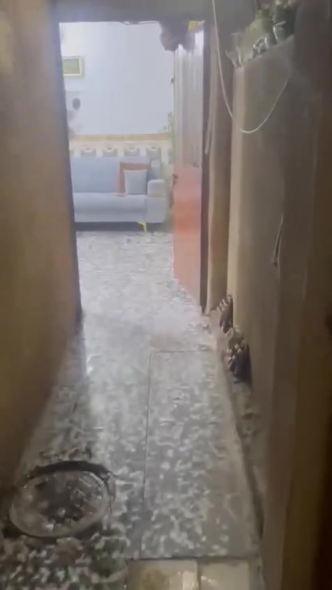 السلام وعليكم يوجد بيت رهنيه
المساحه 50متر نظيف خلفي
يحتوي على مرر و هول و صحيات 
و ملحقاته+مطبخ الطابق الثاني غرفة+سطح
الاستفسار مراسله الصفحه أو تصال على رقم
‏‪***********‬‏
