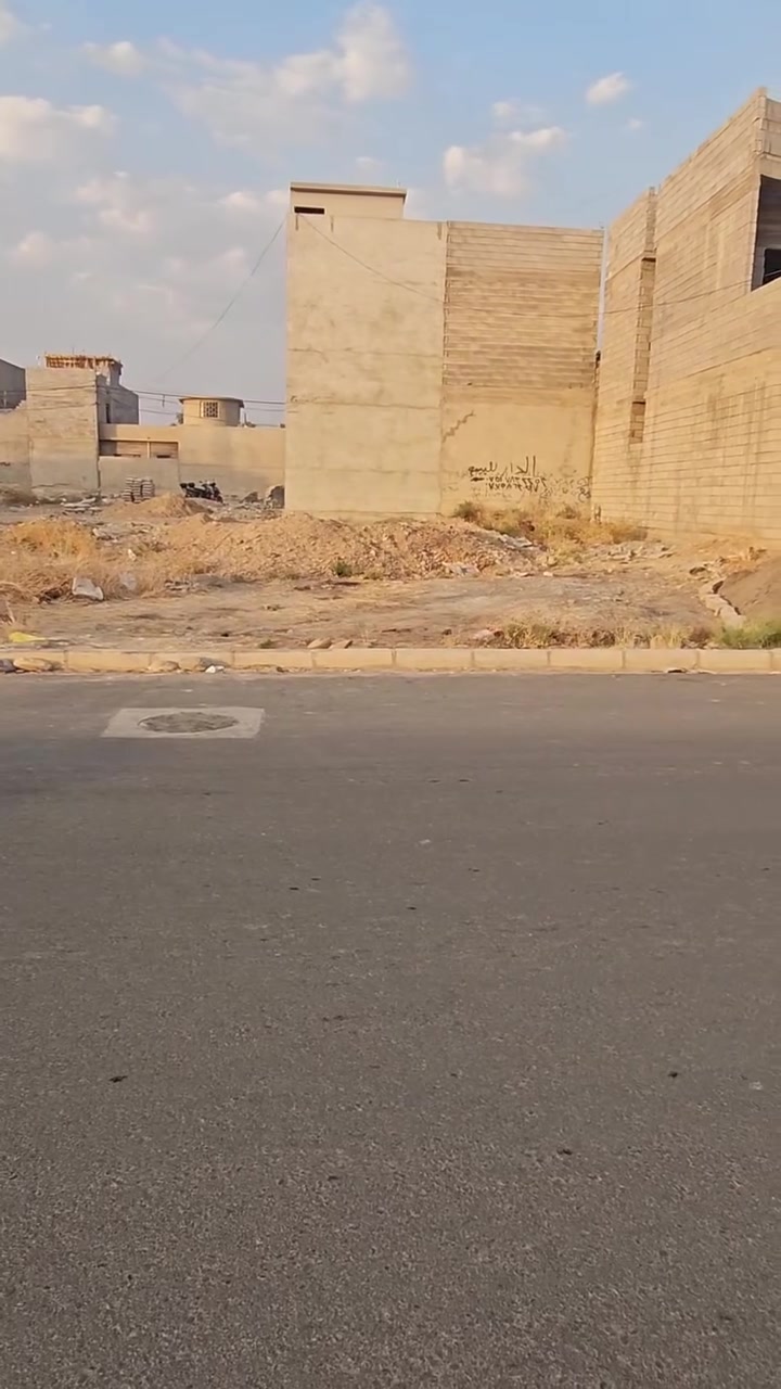 🏡🔥 أرض تجارية للبيع – يارمجة الشرقية الثالثة 🔥🏡
📍 موقع تجاري مميز جداً
الأرض مطلة مباشرة على شارع 20، الشارع الذي يفصل بين يارمجة الشرقية الثالثة والشرقية الخامسة، وتقع عند مدخل المنطقة، مما يجعلها ذات قيمة تجارية واستثمارية مميزة. 🛣️🏪
📐 المساحة: 100 م²
📏 الواجهة: 5 م
📏 العمق: 20 م
✨ مميزات العقار:
🔹 موقع على شارع 20
🔹 مدخل منطقة
🔹 تعتبر تجارية ومناسبة للاستثمار
🔹 موقع حيوي وحركة مستمرة
📜 سند طابو الزهور
🔄 شرط التحويل
✍️ المكاتبة مع الشرعي
💰السعر 50 مليون
📞 للاستفسار والتواصل: مكتب التقوى للعقار 
📍 الموصل – شارع كركوك الرئيسي
مقابل جامع البيت العتيق
 ☎️***********
☎️***********
📱 فايبر & واتساب: 
🌹 لمتابعة أحدث العروض العقارية، اضغط متابعة لصفحة مكتب التقوى للعقار
