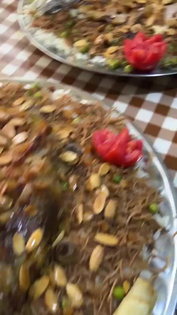 مطعم قوزي الشيف صميم يقدم لكم مناسف القوزي والدجاج للاتصال عالارقم*********** متوفر خدمة التوصيل
