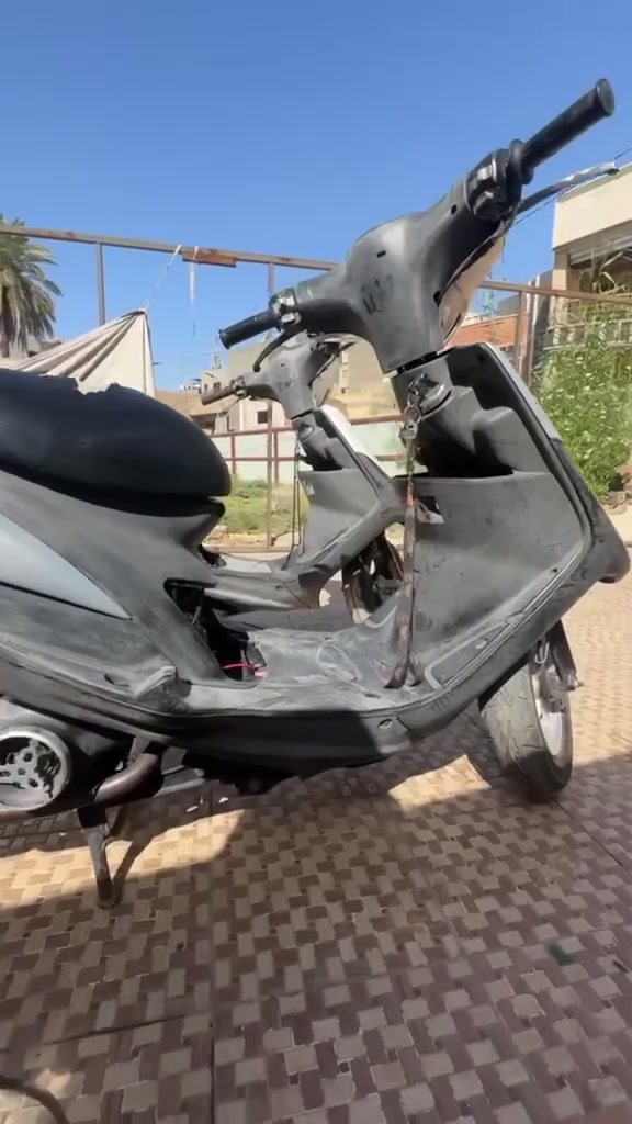 السلام عليكم للبيع ماكس عدله
دراجة بلادية مكينه ممفتوحه 
الدراجه نظيفه ومرتبه مكينه ناعمه كفرات بلادية
عليها ويل كب رياضي
وتايرات جلاتين اصليه 
عليها عدسه زنون 
بيها صالنصه ستيل وانطيك وياها صالنصه صوتها بلادي رياضي اصليه 
عليها واقيه طين رياضي 
الدراجه نقصها الهندر مالتها يحتاج هلاله فقط
نكره بكل وكت 
مكاني بغداد اعظمية 
*********** 
السعر ٨٠٠ وبيها مجال بسيط
