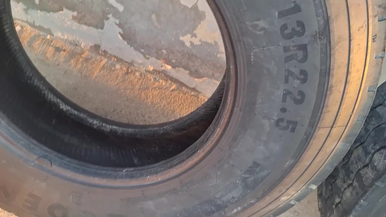 اخوان سلام عليكم للبيع اطارات صيني اودمن 13R22.5
نظافة ١٠٠/٨٠ ديالى العظيم الستفسار ***********/***********
