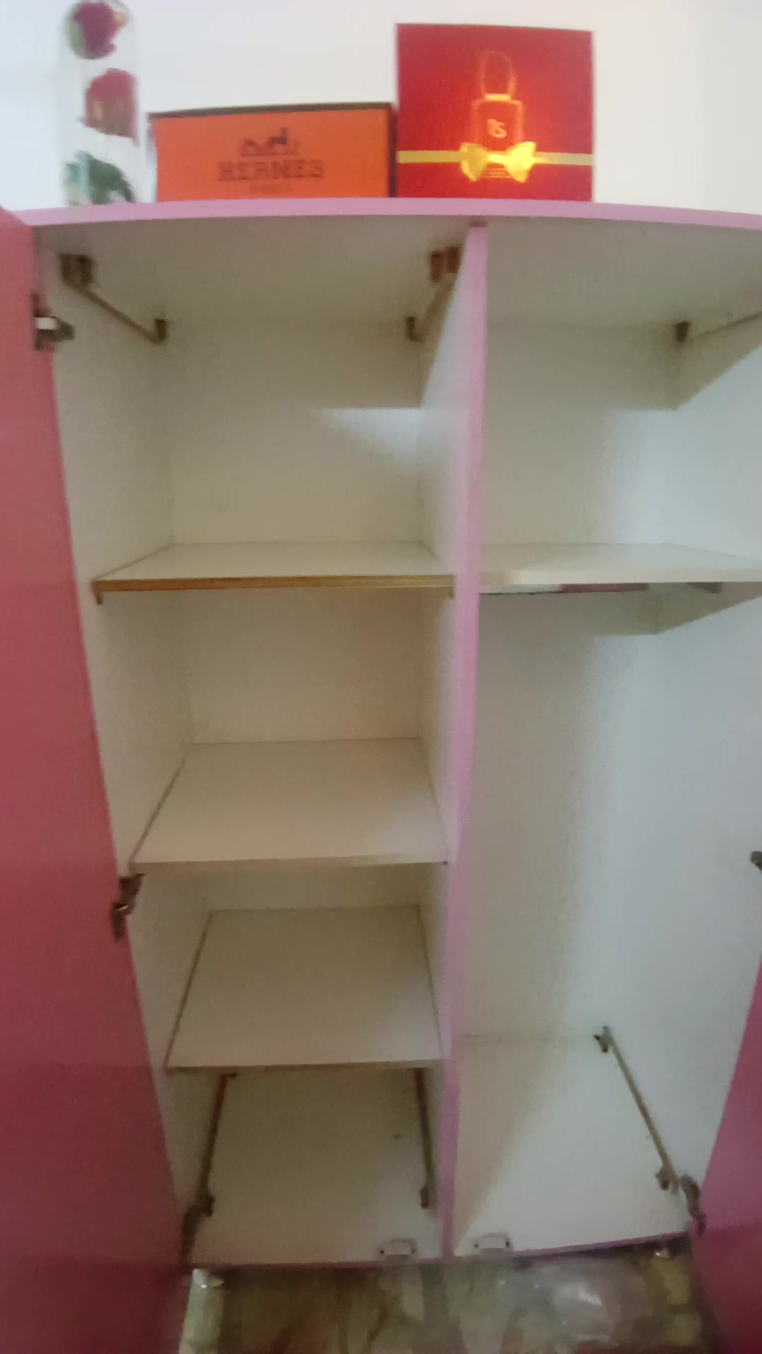 غرفة نوم بناتي • بغداد