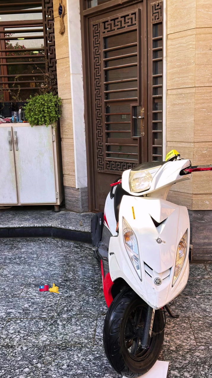 جيتي ار رمبة طك الكارتون كلشي بل دراجه بلادي بيها كلجات رياضي WF اصلي خلفي وامامي مو تجاري المكينه كارتون الدراجه سعرها مكسور بي حيل لا تعامل فدوة 550 قفل قفل 

*********** واتساب فقط
