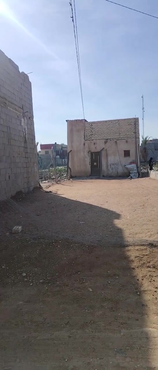 موجوده قطعه 90 متر البوبيات حي الأمامين قرب جامع الإمام علي في كربلاء رقم الهاتف ***********
