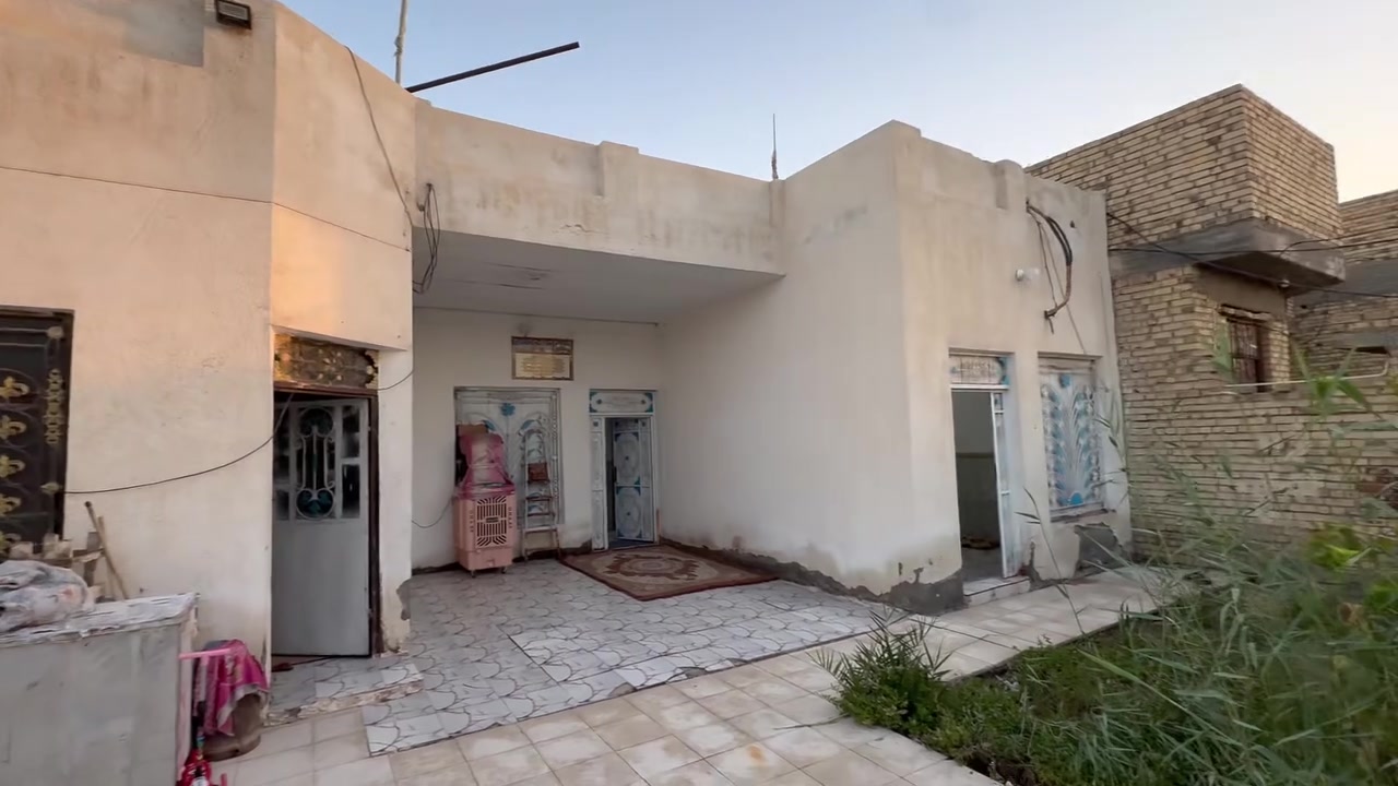 عرض سكني مميز للبيع | مكتب الخيكاني للعقارات والاستثمارات 🔥
فرصة ممتازة لمسكن واسع ومريح بمساحة كبيرة وموقع مميز! 🏠✨
📍 العنوان: الرميثية - أبو صريفه
📏 المساحة: 400 متر مربع
📌 تفاصيل وتصاميم الدار:
 غرف النوم: غرفتين نوم واسعتين 🛏️
 الصالة: صالة معيشة مريحة للعائلة 🛋️
 الاستقبال: ديوانية/استقبال مستقلة للضيوف 🚪
 المطبخ: مطبخ واسع 🍳
 الخدمات: صحيات داخلية وخارجية 🚿
 الحديقة: حديقة واسعة تمنح الدار إطلالة جميلة ومساحة للاسترخاء 🌿
📞 للاستفسار والتواصل: اتصل بنا الآن عبر الرقم: *********** 🏛️ مكتب الخيكاني للعقارات والاستثمارات - نختار لك الأفضل دائماً.
