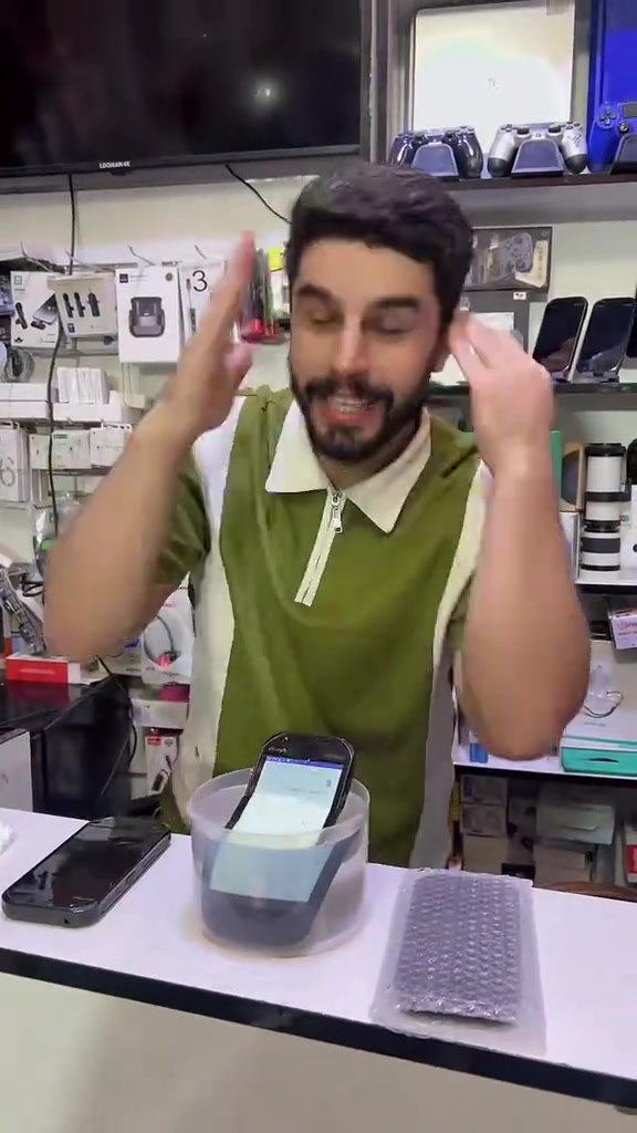 الموبايل العجيب • ياباني • يدعم التطبيقات