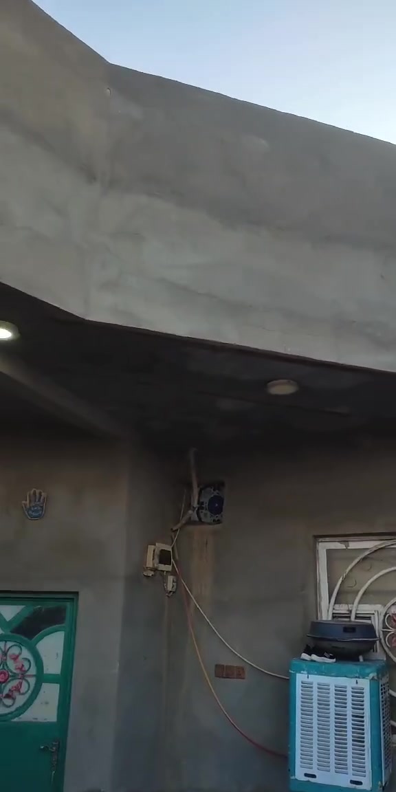 بيت للبيع مساحه 150 وبي حوش جبير وصحيات بره وبراني وغرفه وصاله ومطبخ وحمام داخلي مجاري ب22 وبي مجال ***********العنوان ال حمد بفرع العمارات ليجوه
