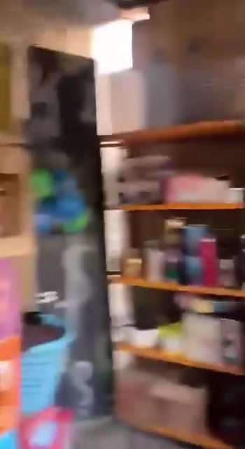 السعر 70وبي مجال دار للبيع مساحه 320 البيت 180متر والحديقه والااسواق 140متر الكل واجهه 14,5 نزال 22 ركن العنوان العماري الدوانم قرب حسينيه علي الكعبي  بناء كامل بي حديقه واسواق و استقبال وغرفتين ومطبخ و هول سقف مسلح  شغل درجه اولى بناء بلوك كلر  وخدمات بياض وسيراميك وكاشي كراج عالي عن شارع منطقة مبنيه  كامله خدمات مي مجاري كهرباء للاستفسار *********** بي واتساب
