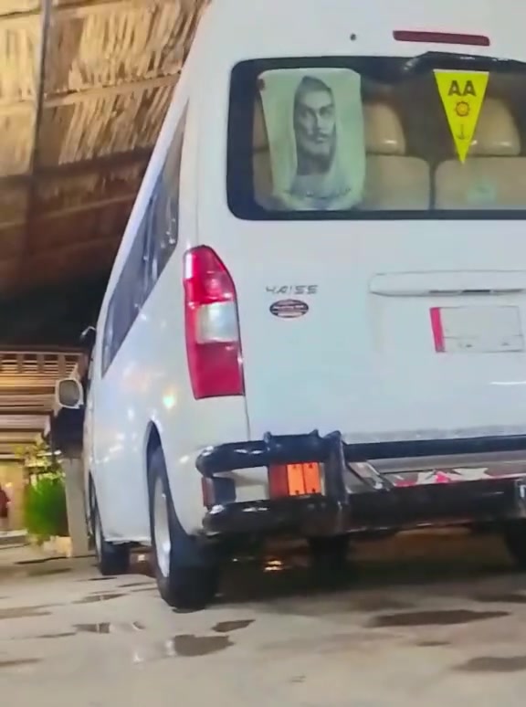 السلام عليكم جنبي للبيع موديل 18 حداديه ومكينه وقير مكفولات تخون تاير سياره جاهزه الدائره معمر وبيها صبغ بالصفحه الطويله بدون معجون منظومه غاز 150 وبيها مجال *********** النهروان تحويل ثانيه
