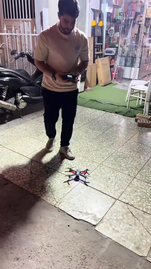 درون شاشة 🖥️ بالريمونت 🚁  الكمية قليلة !  واتساب للحجز  *********** *********** #عمار_ماهر #سبارك_ستور 
