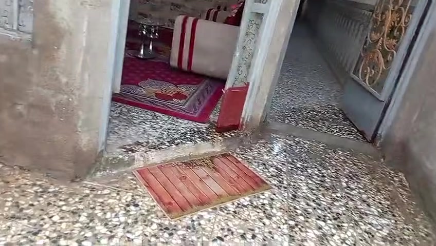 السلام عليكم دار للبيع مساحتة 130متر زراعي سند 25قرار محكمة يحتوي على استقبال ومطبخ وصالة كبيرة جدا وغرف نوم عدد اثنين كبار وصحيات عدد 2 وخط ماء 24ساعة وخط كهرباء ذهبي المنطقة تبليط 
السعر 60 العنوان بغداد جسر ديالى الجديد الكرغولية سايد الواحد خلف حمام الامراء 
الاستفسار اكثر الاتصال على الرقم  ***********
بي واتساب
