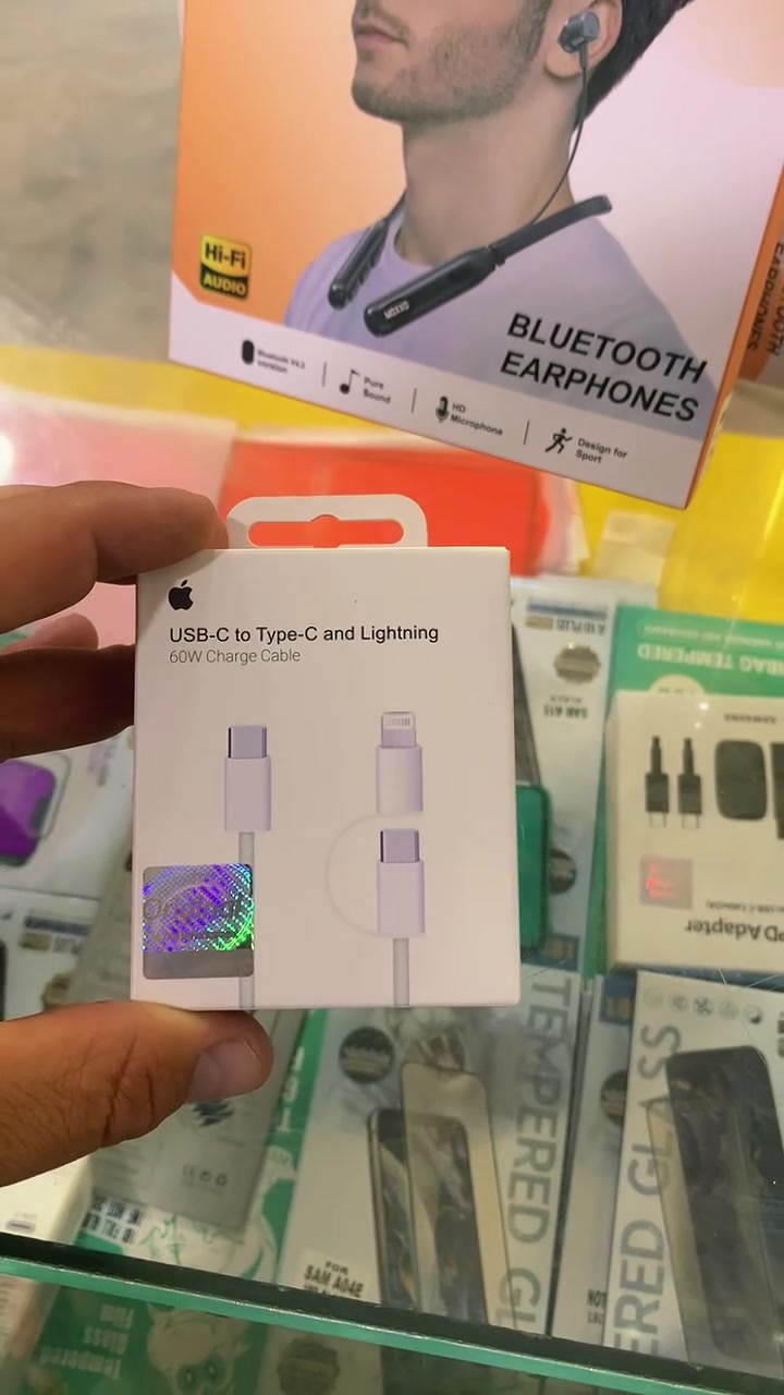 🚀 حل واحد لكل أجهزتك! كيبل الشحن الذكي 2 في 1 (USB-C & Lightning)

مواصفات ومزايا الكيبل

 تصميم 2 في 1 ذكي: يأتي برأس مزدوج يدمج بين منفذ Type-C ومنفذ Lightning (آيفون)
لتشحن جميع أجهزة الآيفون والأندرويد والأيباد بكيبل واحد فقط

 قدرة شحن عالية (60W)

 خامة قماشية فاخرة (Braided): مغلف بسلك قماشي مجدول ومقاوم للقطع والقطع عند الأطراف لضمان عمر استخدام طويل

 نقل بيانات سريع: يتيح لك نقل البيانات والملفات بسرعة عالية وبسلاسة بين الأجهزة

 جودة عالية ومضمونة: (Original) لضمان الأداء الجودة والأمان لأجهزتك

📍 عنواننا
مكتب الحسن للموبايل
صلاح الدين - الشرقاط - اسديره - تقاطع الفياض
Loo
📞 للتواصل والاستفسار:***********
