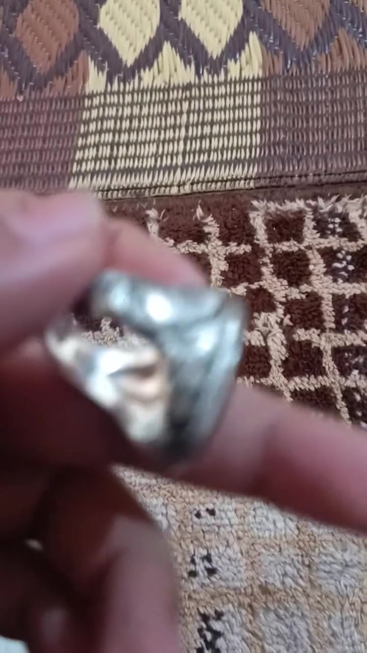 سلام عليكم محابس للبيع صياغه عارف بحرين
ثقال جدا جدا 
يمانيات كرزي 
ومشمشي 
سعر واحد150 
***********
مكاني بغداد
