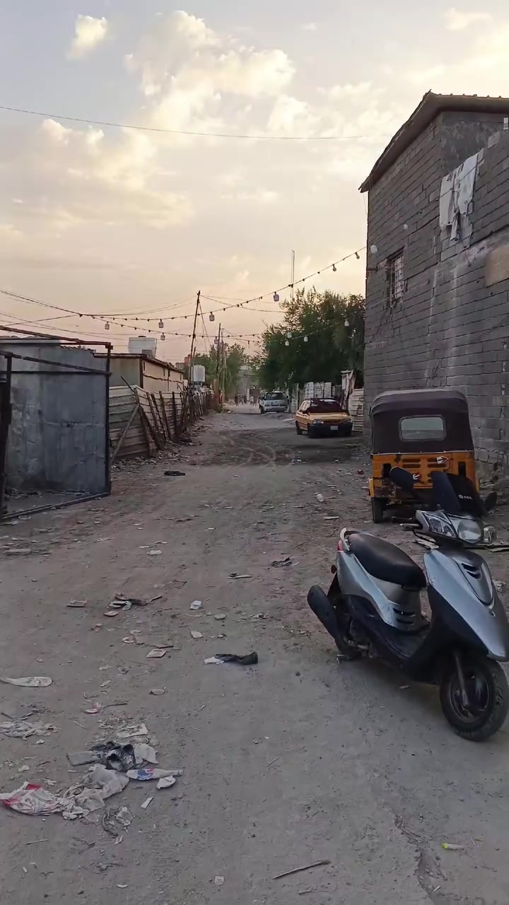 يعرض مكتب الجوادين بيت مساحه 100متر5في20بغداد سبع قصور شارع ابو احمد قرب مدرسه بن سينا سعر35مليون ***********
