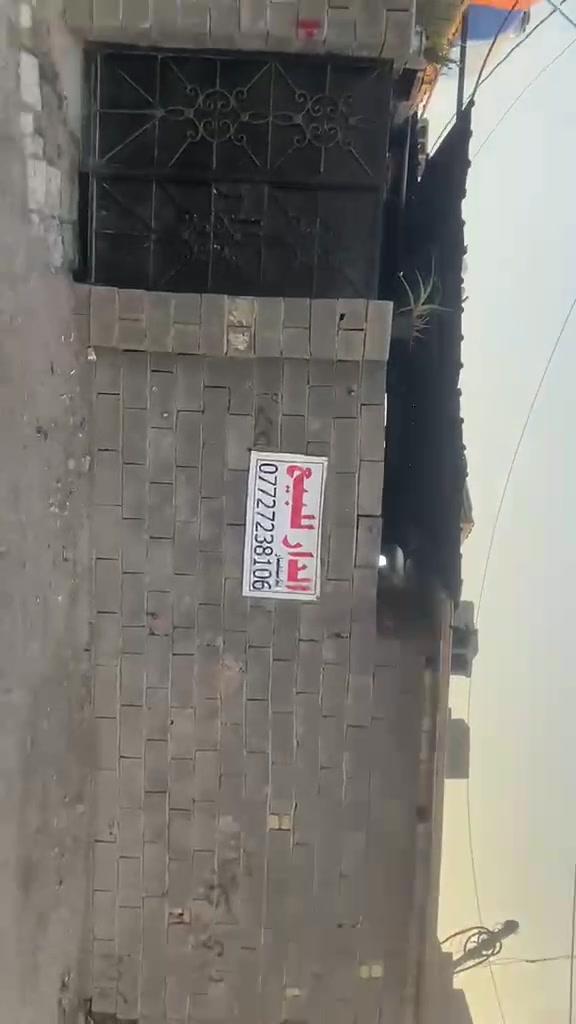 مساحة 100متر ركن
: غرفه نوم
استقبال
مطبخ
حمام
تواليت 
كراج جبير
 مقابيل البيت مساحه جبيره
 حواسم مقابيل بانزين خانه68 شركه رمضان
 السعر 19 بيه مجال. ***********
  بعد عن شارع العام دقيقتين قريب على سوك الكياره
