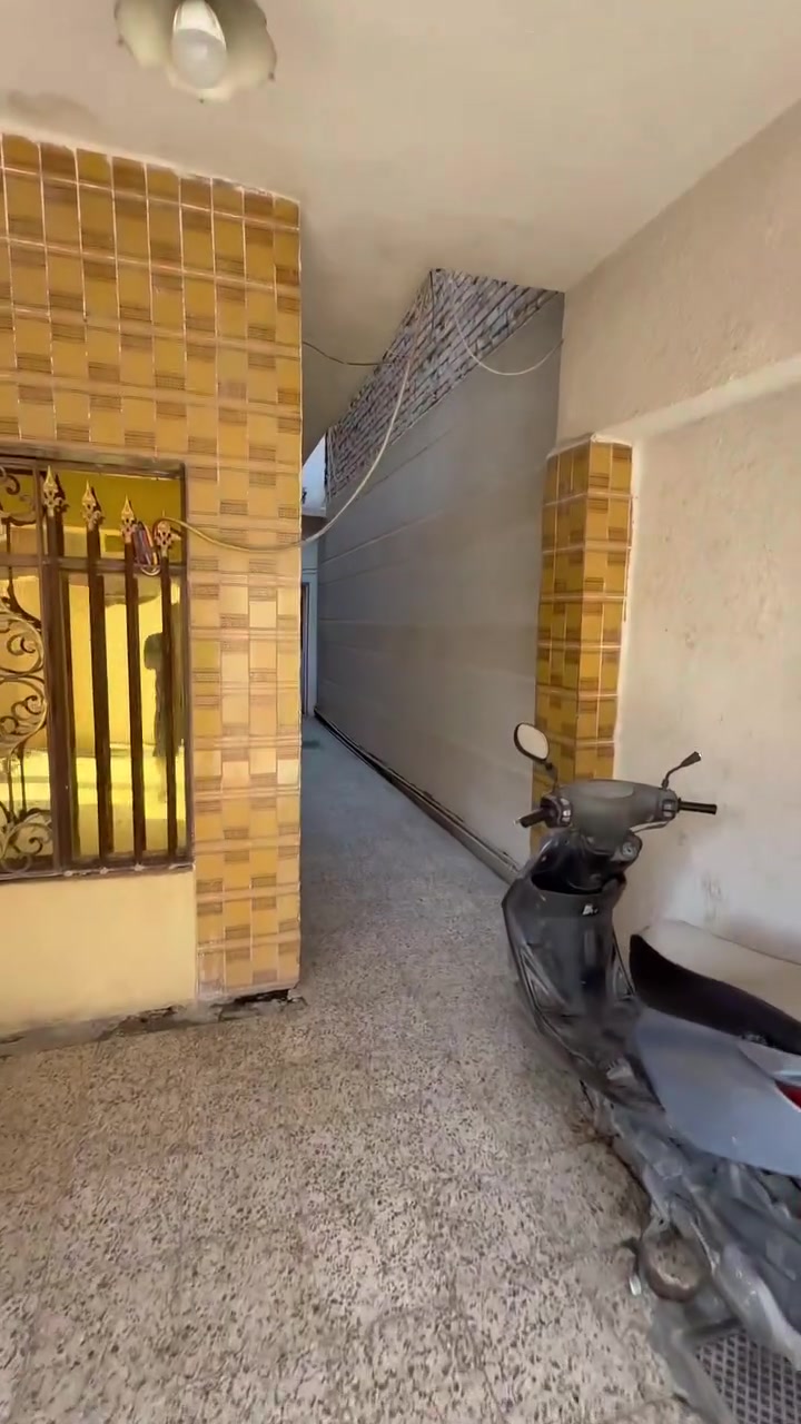 بيت للبيع
🏡 بيت للبيع — طابقين بتصميم مميز ومساحة واسعة 🏡

📍 الموقع:

بغداد - الغزالية / شارع الضغط - فرع أسواق دينار

📐 المساحة والتفاصيل العامة:

 المساحة الكلية: 200 متر مربع
 الواجهة: 10 متر | النزال: 20 متر
 الملحقات الخارجية: كراج كبير + حديقة + حمام خارجي

🔹 تفاصيل الطابق الأول:

 استقبال كبير واسع
 هول داخلي
 غرفتا نوم واسعتان (إحداهما مستغلة حالياً كمطبخ كما هو موضح بالصور)
 حمام ومجموعة صحيات كاملة

🔹 تفاصيل الطابق الثاني:

 4 غرف نوم واسعة (إحداهن مستغلة حالياً كمطبخ كما هو موضح بالصور)
 صحيات كاملة
 بلكونة كبيرة

🔹 الملحقات العلوية:

 بيتونة واسعة + مخزن إضافي

🎥 التفاصيل الكاملة ومخطط البيت موضح بالصور والفيديو المرفق.

📞 للاستفسار ومعرفة السعر، يرجى التواصل عبر الأرقام التالية:
 ***********
 ***********
