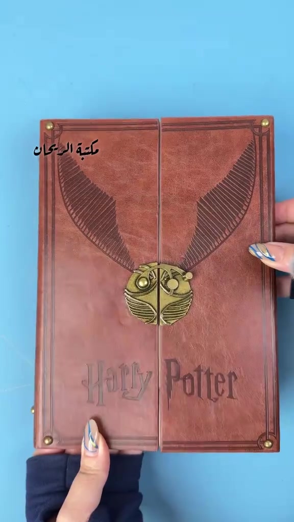 دفتر هاري بوتر  سعره 8 الف د،ع  📚 مكتبة الريحان… عنوان الاختيار المميز  تشكيلة مختارة بعناية من:                                 ✏️ القرطاسية 📒 الدفاتر 🖇️ المنظمات المكتبية 🎒 المستلزمات المدرسية وملازم                                                            🚚 نوفر خدمة التوصيل إلى كافة محافظات العراق                                                                   📩للحجز أو الاستفسار: راسلنا عبر الصفحة أو اتصل على: 📞 ***********                                                     📍فروع مكتبة الريحان:                                              بغداد – الكمالية، بداية شارع المصرف.                                                بغداد – زيونة، داخل معهد الريحاني للبنين #م#مكتبة_الريحان#الشعب_الصيني_ماله_حل😂😂ق#قرطاسيه_مدرسيهق#قرطاسيةاقلام 

نص مكتوب في الصور:
- مكتبة الريحان