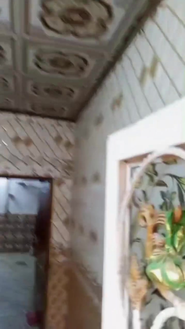 بيت البيع
مساحه 150
بيه خمس قرف 
وبراني سبع متار 
ومطبخ وصاله 
سعر 45
مزارع اليرموك 
قريب علمطحنه 
***********
