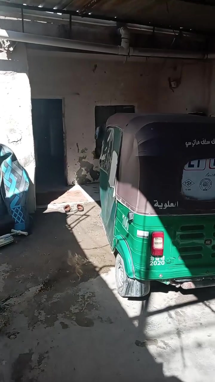 بيت حواسم مرقم من قبل البلدية المساحة تقريبا 180يتكون من غرفتين مع ممر 1.20 مع مطبخ واستقبال مع صحيات وطرمة كبيرةالاتصال على الواتساب ***********
