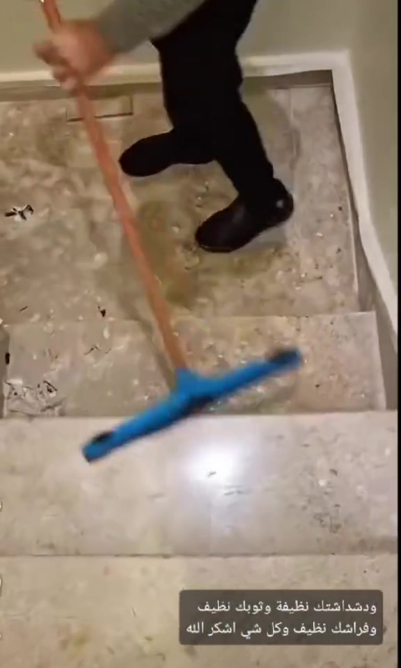 السلام عليكم شباب اي احد يحتاج ينظف البيت من الانقاض وغسله كامل او يحتاج تصعيد وتنزيل غراض او تفليش سيراميك ارضيات وكاشي وباسعار مناسبة خل يتواصل وياي ***********
