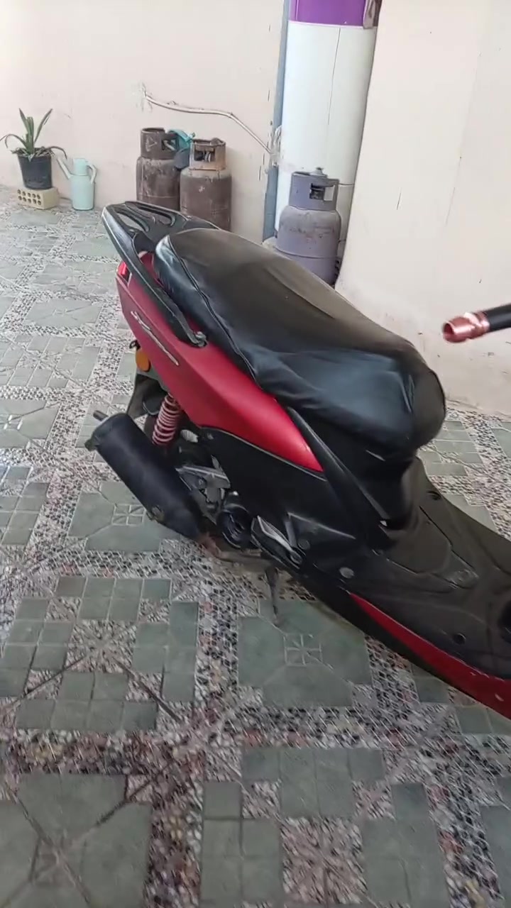 دراجه جديده بمعنه الكلمه وضع الشركه برغي مامفتوح بيها تجيب فيتر وتجي شرط ٤٢٥ وبيها مجال مكينه ماكس بلاد *********** حي المعلمين
