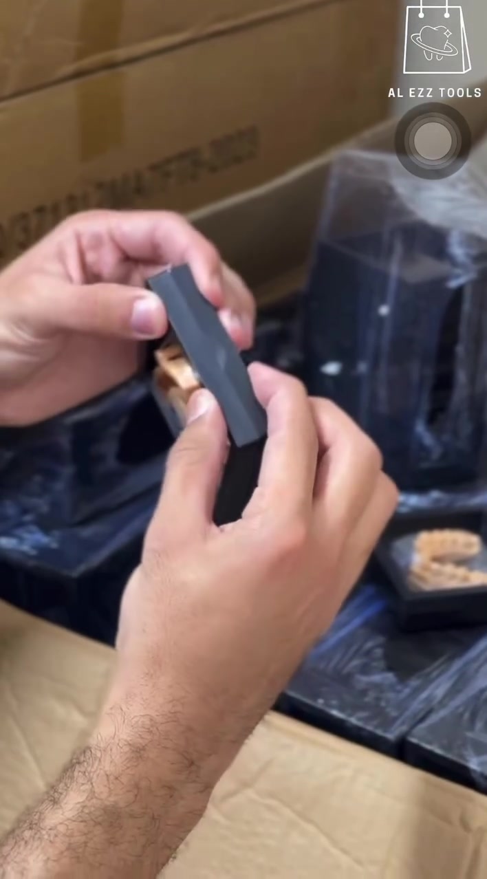 السلام عليكم
توفرت العلب بكميات محدوده 

واتساب 

***********

نص مكتوب في الصور:
- Top1Dent DENTAL LAB SUPPLIES *********** top1.top95