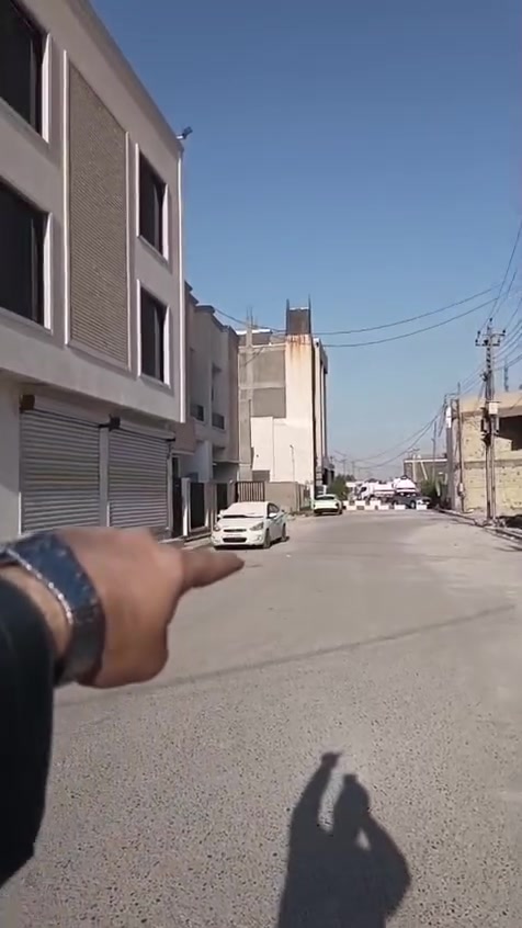 بناية للبيع المساحة ١٠٠ متر 
واقع حال ١١٢ 
جديدة خلف مطعم جمرة
الدورة حي دجلة 
بداية المنطقة
السعر ٣٥٠ مليون 
واجها ١٠×١١ نزال 
٢ شقق على كبر البناية
٣ محلات 
للاستفسار
شركة عيون المستقبل ***********
