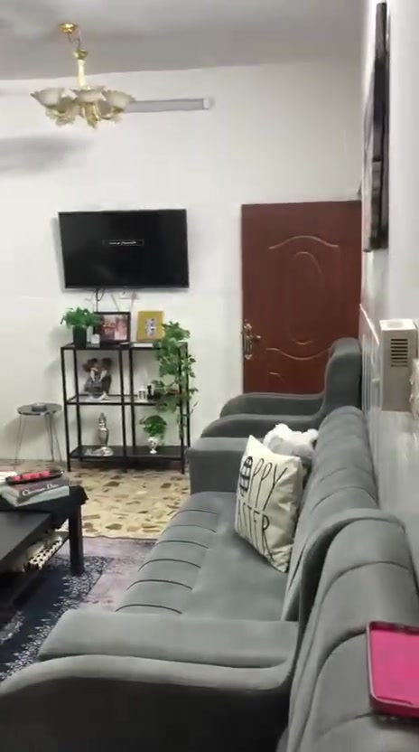 الدار للبيع بناءقديم عكاده طابقين مساحه ١٦٠متر واجهه ١٠ الموقع الرحمانيه قطاع ٢٣ قرب سوق صنعاء ايستفسار تواصل على الرقم *********** امام العقار تشجير
