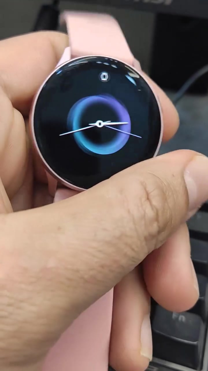 samsung active 2
نضافة 100 💯 
حجم 40 نسائي السعر 60 الف للاستفسار خاص

نص مكتوب في الصور:
- BLACKSHARK 4 AI TRIPLE CAMERA