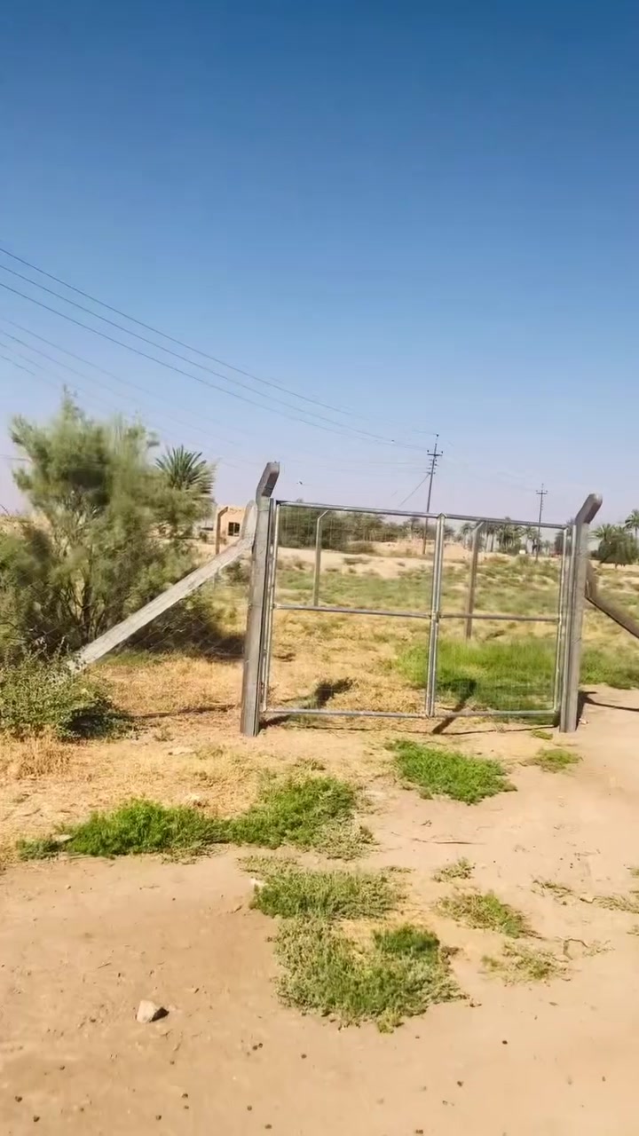 سلام عليكم نص دونم للبيع ع شارع العام سيسبانة رائيسية يتوفر مي وكهرباء طابو زراعي صالح لسكن او مزرعة شارع ٢٠ السعر ب٢٠ وبيه مجال الاستفسار ع هاذا الرقم ***********
