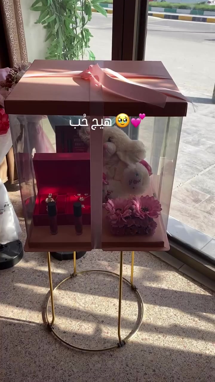 بوكس حُب 💕🥹.
.
.
.
يجهز حسب طلب .
.
.
#هدايا #حُب #هدايارجاليه #هدايانسائيه #هدايازواج

نص مكتوب في الصور:
- هيج حب