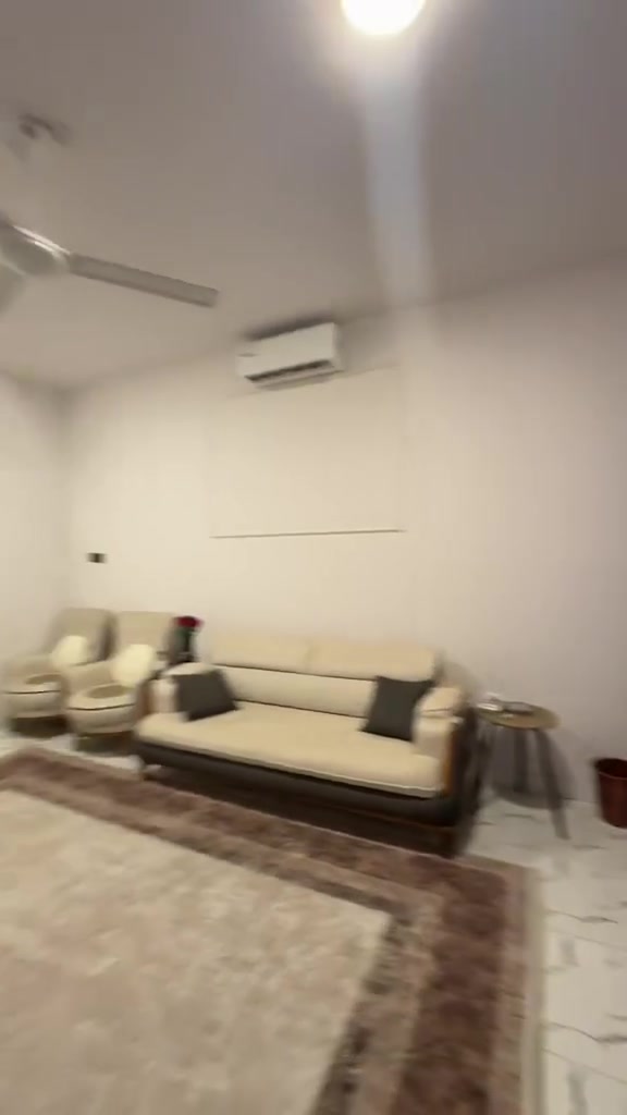 بيت للبيع حي الشهداء قرب جامع المرسلين ركن ع شارعين  8 متر مساحته لبيت 110متر واقع حال 
واجهية 10.5 نزال 10 سنه البناء 2025 
غرفه وصاله ومطبخ واستقبال وطابق ثاني غرفه كبيره وسويت البيت ‏شغل درجة أولى ‏مع منظومه  طاقة شمسية‏ومنطومه  مياه الشرب  
السعر الكلي (90) مليون وقابل التفاوض 
 *********** واتساب 
*********** كورك@إشارة
