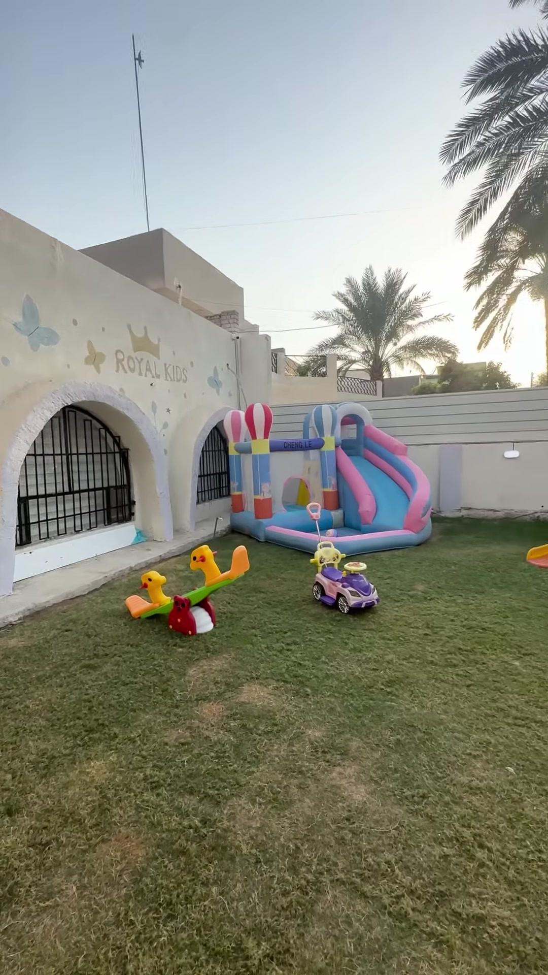 👑✨ روضة وحضانة Royal Kids ✨👑
عالم الأناقة والمرح والتعليم المميز للأطفال 💫

🎈 سجّل طفلك اليوم في أفضل بيئة تعليمية وترفيهية تجمع بين:
🌟 تعليم مبكر بأساليب حديثة
🎨 نشاطات ممتعة تنمي الذكاء والإبداع
👩‍🏫 كادر  متخصص ومحِبّ للأطفال
🏰 صفوف مكيّفة ومجهزة بكامرات اونلاين 

📍 الموقع:حي الجهاد / الاطباء - فرع ماركت القلعة 
⏰ الدوام: صباحي – ومسائي لراحة الأهل
📞 للحجز والاستفسار: [*********** ]

💖 لأن طفلك يستحقّ بداية ملكية في Royal Kids �
 #Royal_Kids
