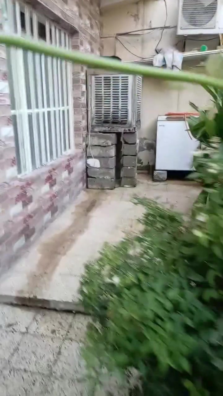 بيت للبيع في وادي حجر حي النفط قرب مدرسه شط العرب
مساحه البيت 165
البيت يحتوي عل استقبال +غرفتين نوم +الطابق الثاني يحتوي عل غرفتين نوم 
باقي التفاصيل عل رقم الهاتف ***********
