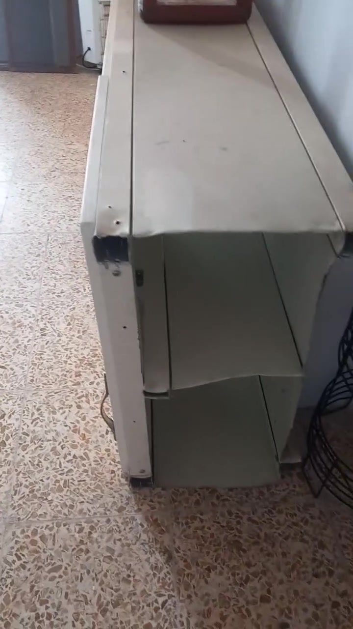 سلام عليكم كاونتر وطباخ للبيع بس الملحق مكصوص الباب ينحطلو بليتاية سعرو ١٥٠ وبي مجال *********** بي واتساب
