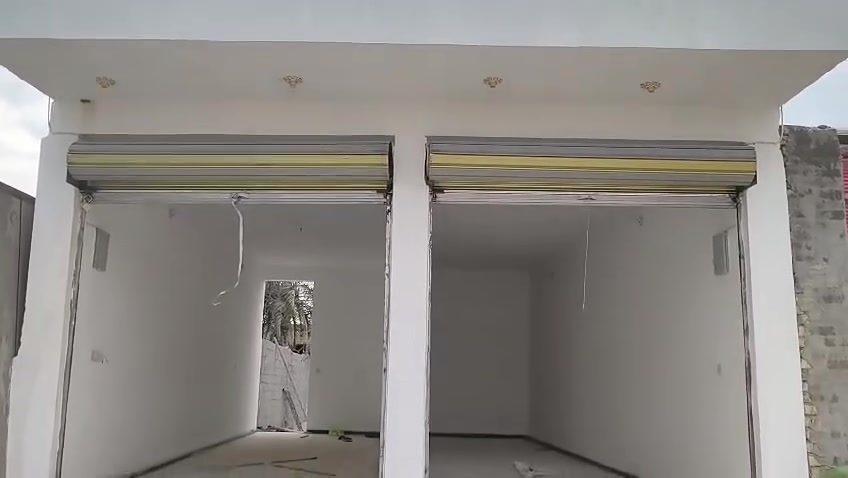 محلات تجاريه عدد 2 للبيع وخلف المحلات عرصه المساحه الكليه 330م موقع مميز الكوفه شارع المعمل الرئيسي مقابل مدارس السفير الاهليه للاستفسار ***********
