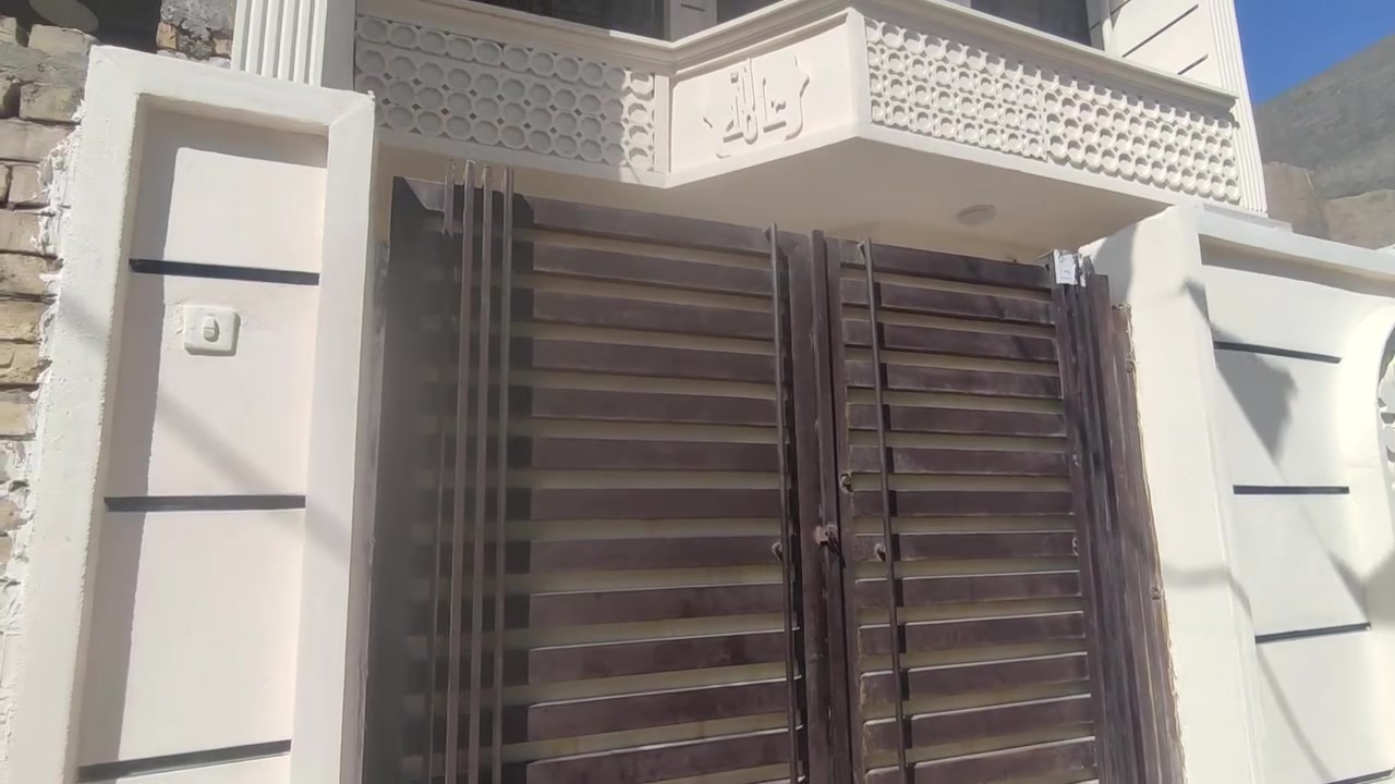 دار للبيع مساحه ١٢٥م  .  واجهه ٦.٢٥م نزال ٢٠. عنوان بغداد الزعفرانيه حي الأمانه رقم العقار ١٤٣  .  بصف الركن المربع الأول مال قطع الأمانه.  رقم الهاتف ***********  متوفر اتصال وواتساب
