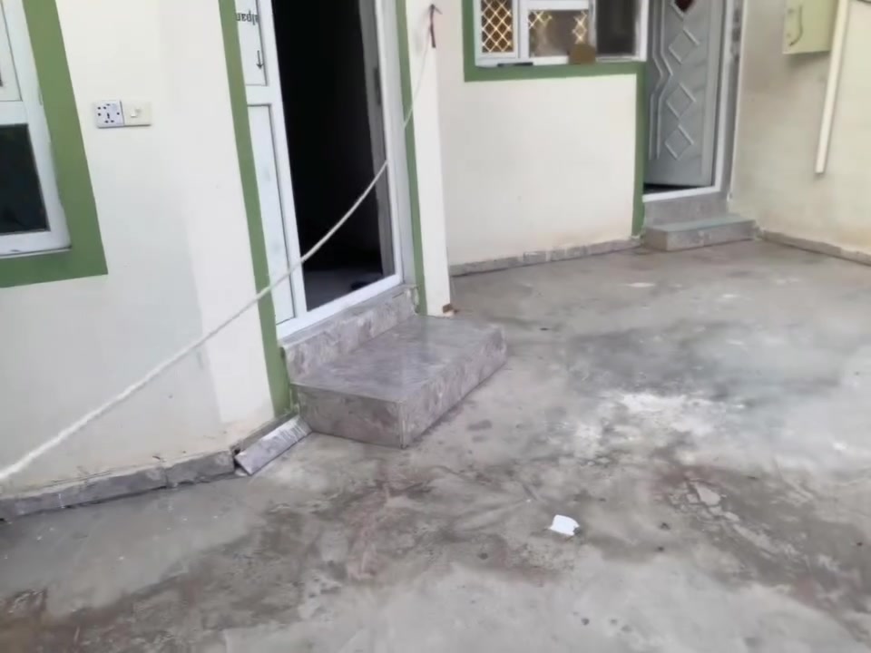 يا الله أسلام عليكم
بيت للبيع الساحه 300لبناء 150 
بناء حديث قاطين قاط لأول كامل والقاط الثاني يراد لبخ وسيراميك وشبابيك فقط السعر 70وبي مجال وخدمات كامله ماء +كهرباء+تبليط +مجارب  جنس لارض عل 17
 العنوان خلف مستشفى الهيبي الجديده اي ستفسار اتصل ***********اتصل ودلل
